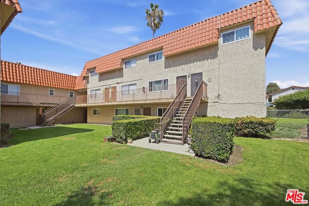 Covina, California, United States 5 - 18988088