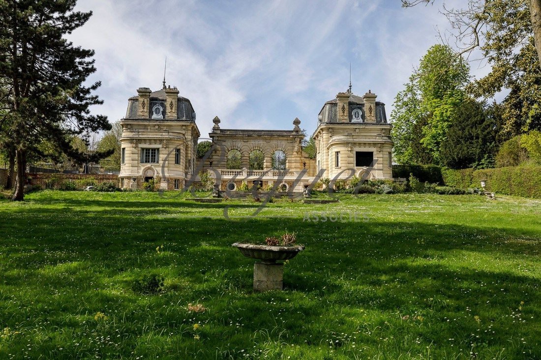 House in Le Plateau, Louveciennes, France 2 - 18988970