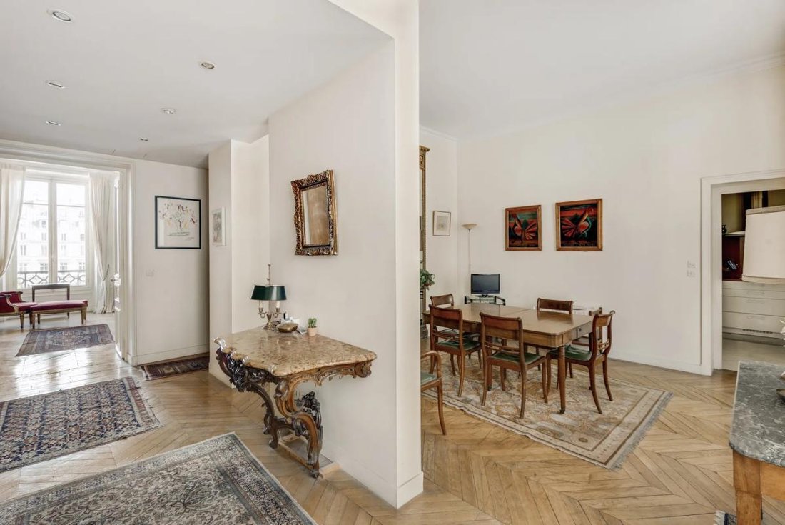 Apartment in Saint Germain l'Auxerrois, Paris 1er Arrondissement, Paris 5 - 18989523