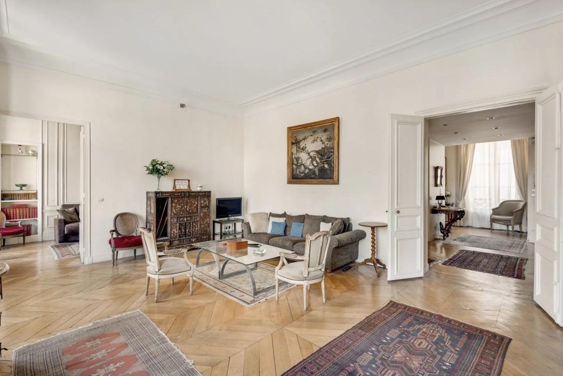 Apartment in Saint Germain l'Auxerrois, Paris 1er Arrondissement, Paris 4 - 18989523
