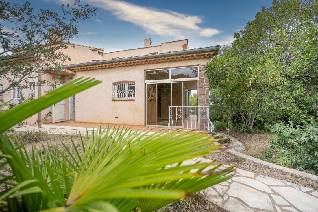 House in Frejus, Provence-Alpes-Côte d'Azur, France 2 - 18989579