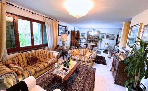 Villa a Centro, Carrara, Toscana 1