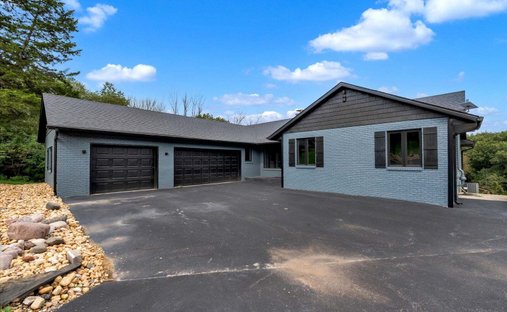 House in Blue Grass, Iowa, United States 1
