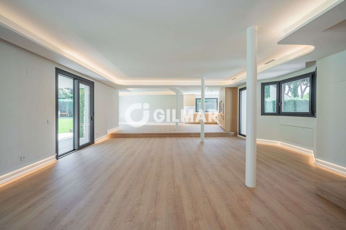 Villa in Pozuelo de Alarcon, Comunidad de Madrid, Spain 5 - 18987541