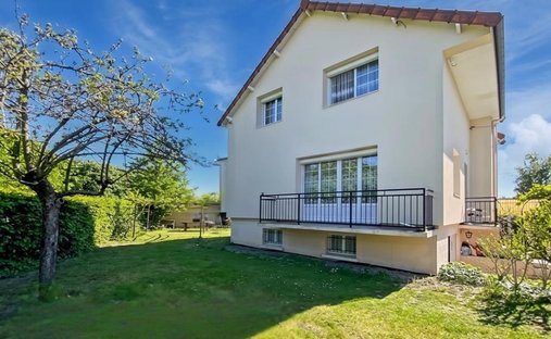 House in Mairie, Sainte-Genevieve-des-Bois, France 1