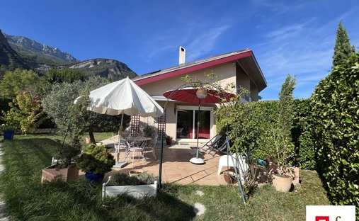 House in Lumbin, Auvergne-Rhône-Alpes, France 1