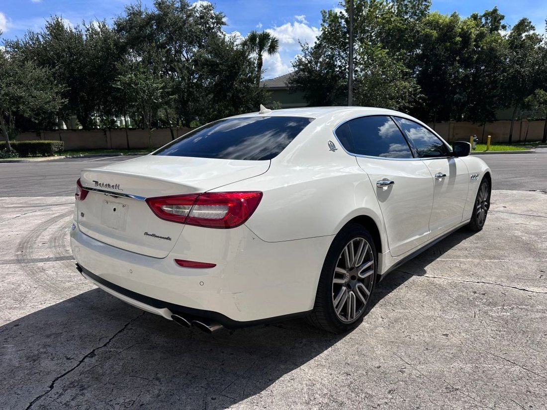 Sedan in Hollywood, FL, United States 5 - 18990134