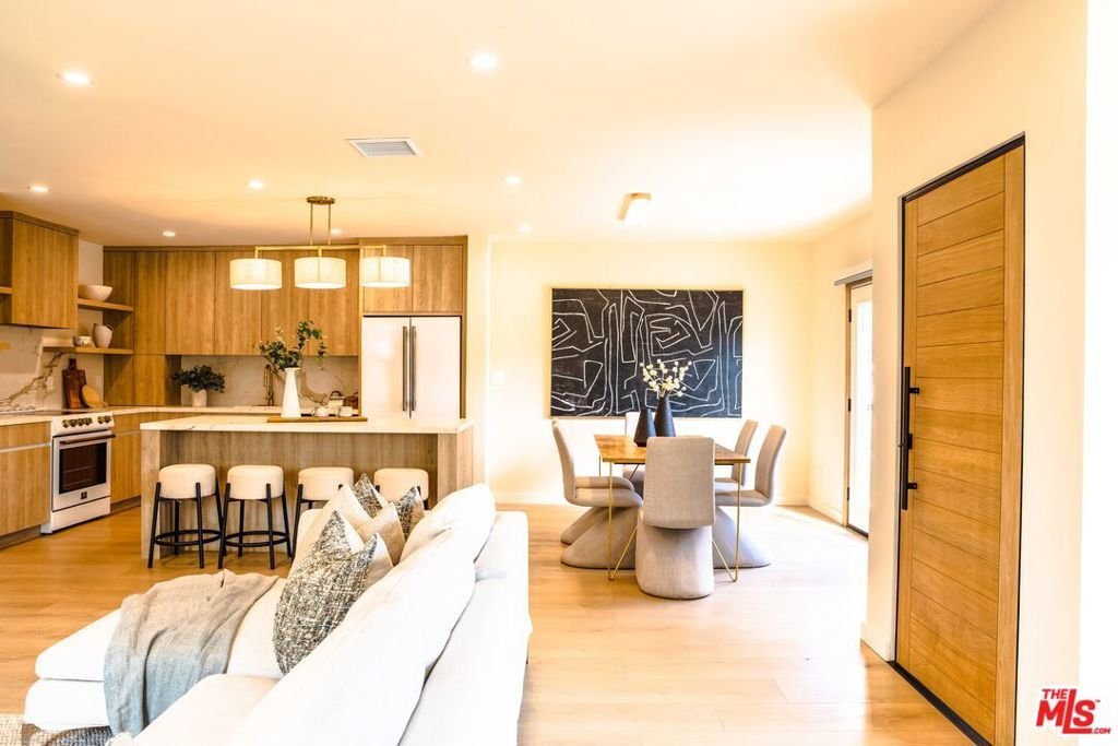Culver City, California, United States 5 - 18988065