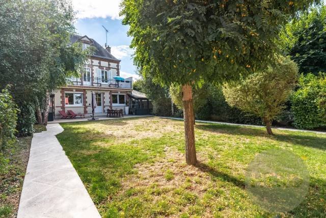 House in Nogent-le-Roi, Centre-Val de Loire, France 2 - 18796422
