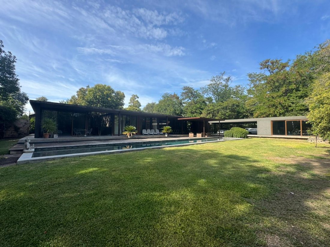 House in Ituzaingó, Buenos Aires Province, Argentina 1 - 18987395