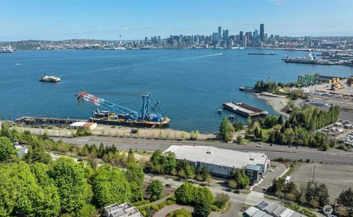Land in Seattle, Washington, United States 1