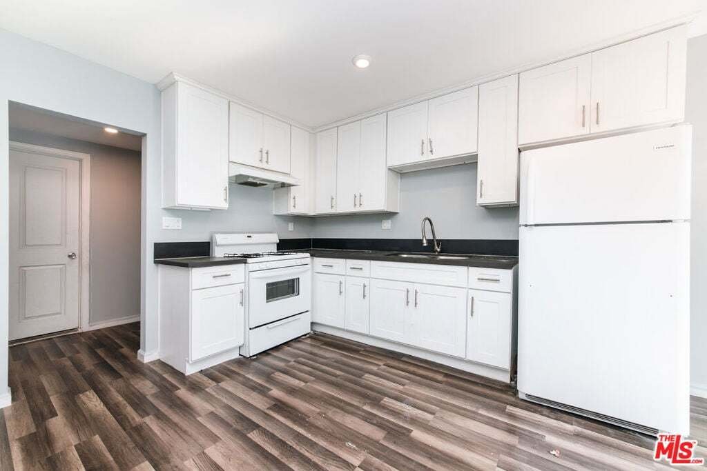 Los Angeles, California, United States 5 - 18988087