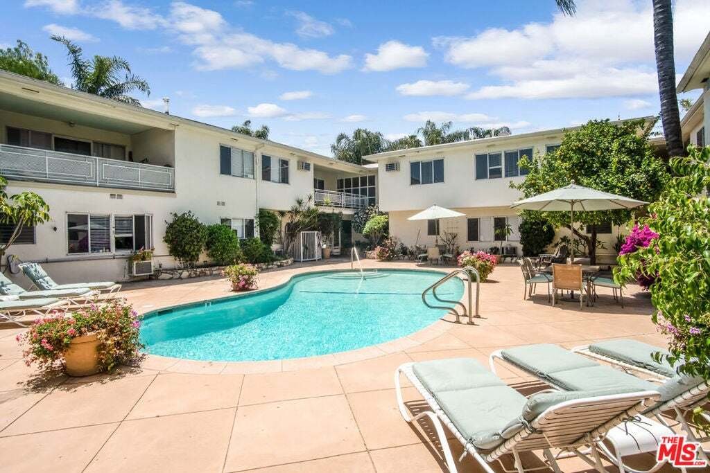 Los Angeles, California, United States 3 - 18988052