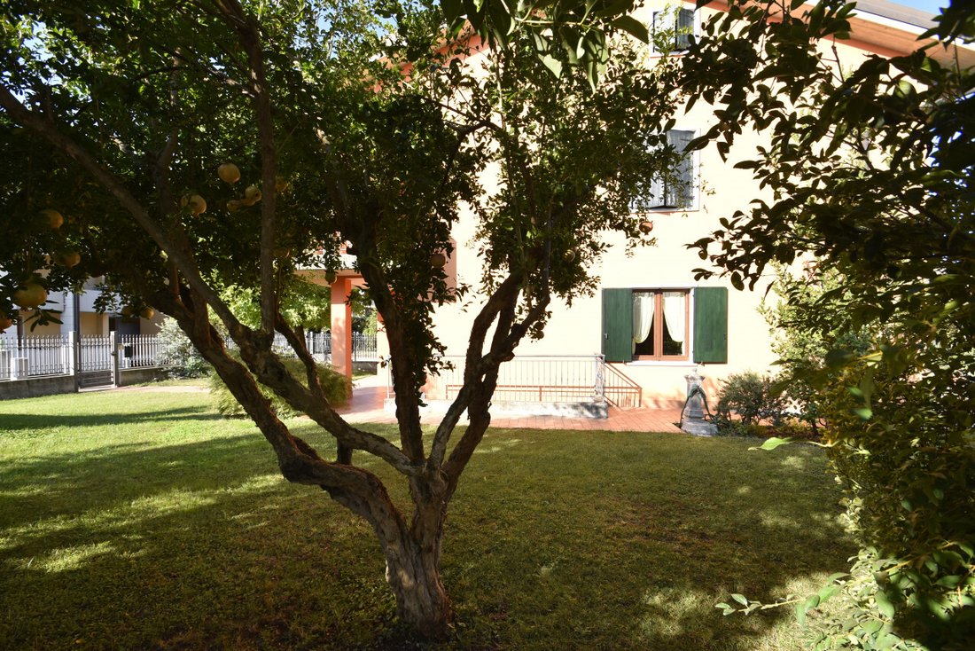 House in Bussolengo, Veneto, Italy 5 - 18989805