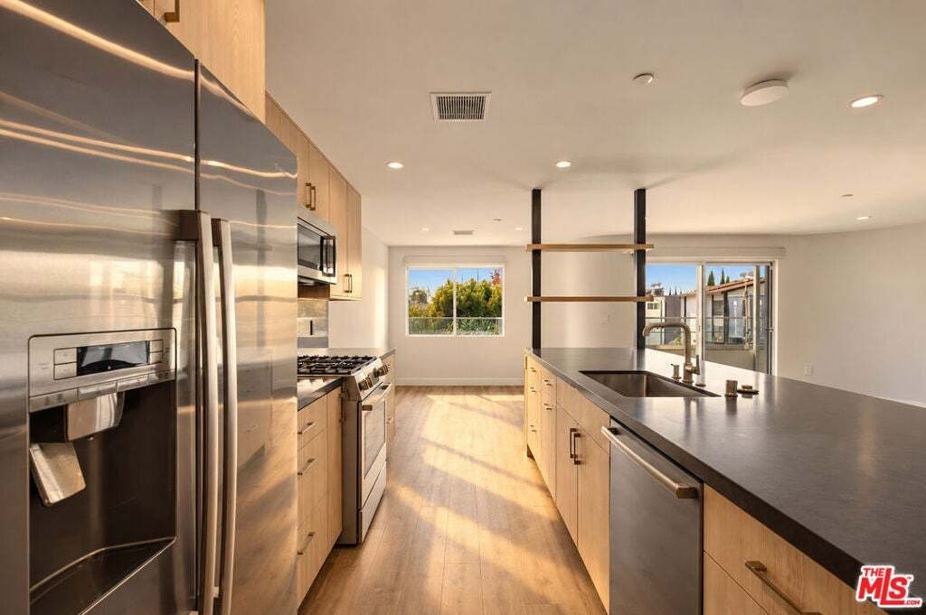 Condo in Los Angeles, California, United States 3 - 18989548