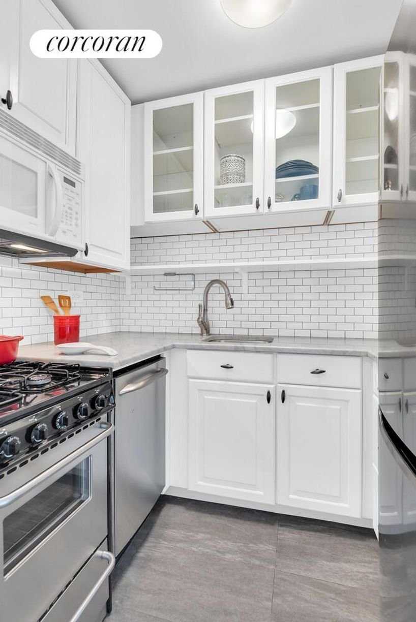Co Op in New York, New York, United States 2 - 18987135