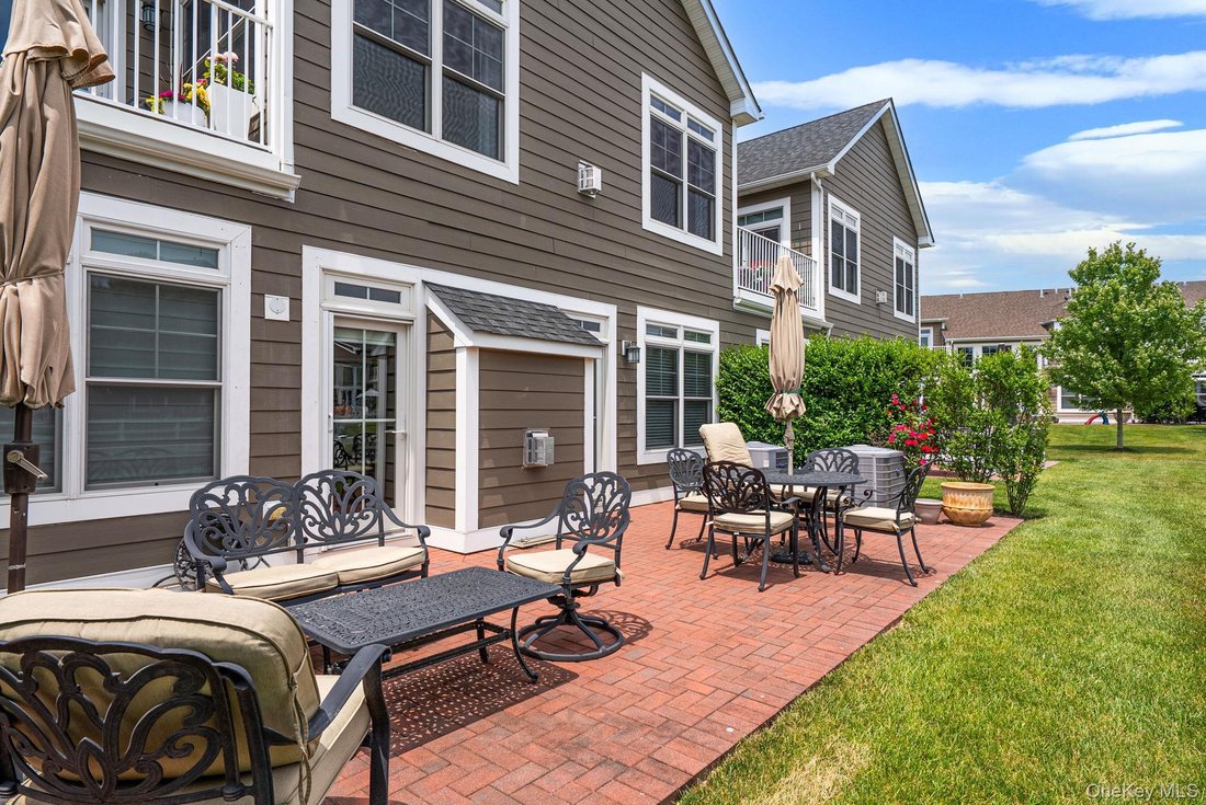 Condo in Plainview, New York, United States 2 - 18989362