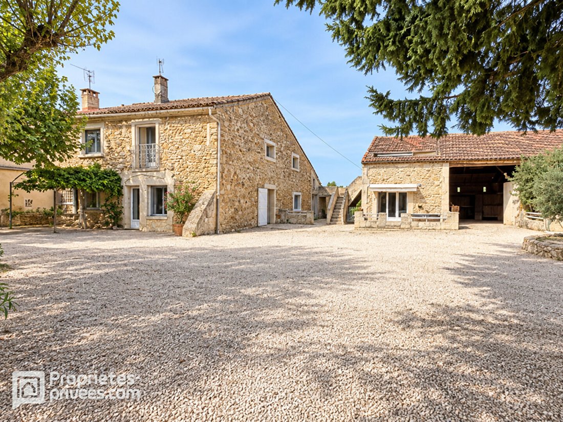 Villa in Orange, Provence-Alpes-Côte d'Azur, France 1 - 18989828