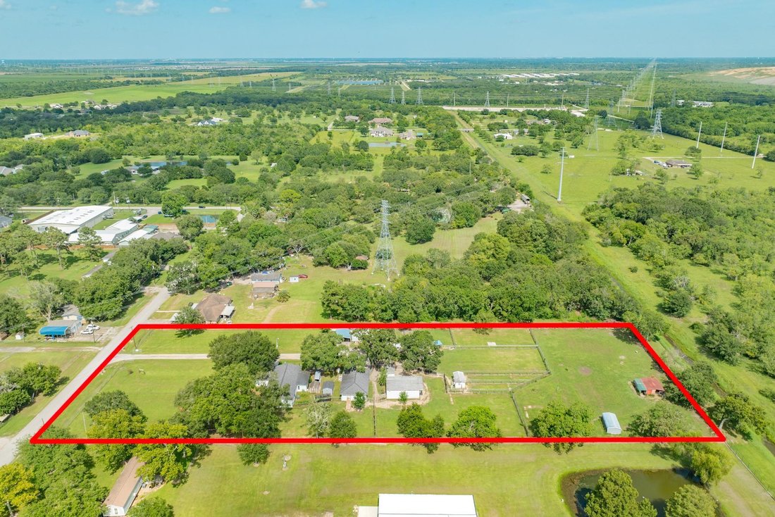 House in Alvin, Texas, United States 3 - 18989035