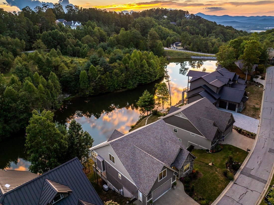 House in Hendersonville, North Carolina, United States 4 - 18990486