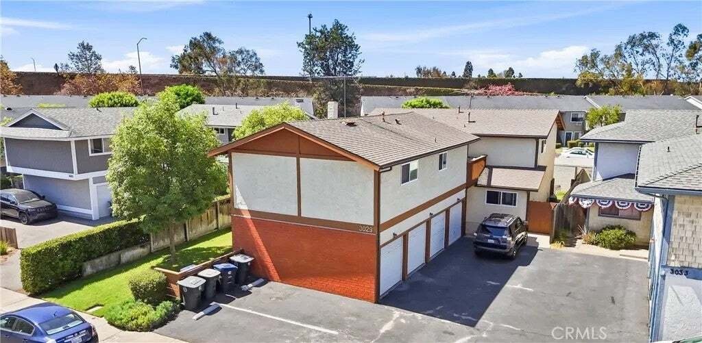 Costa Mesa, California, United States 1 - 18988974