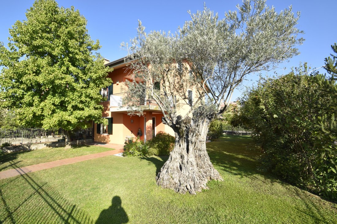 House in Bussolengo, Veneto, Italy 3 - 18989805