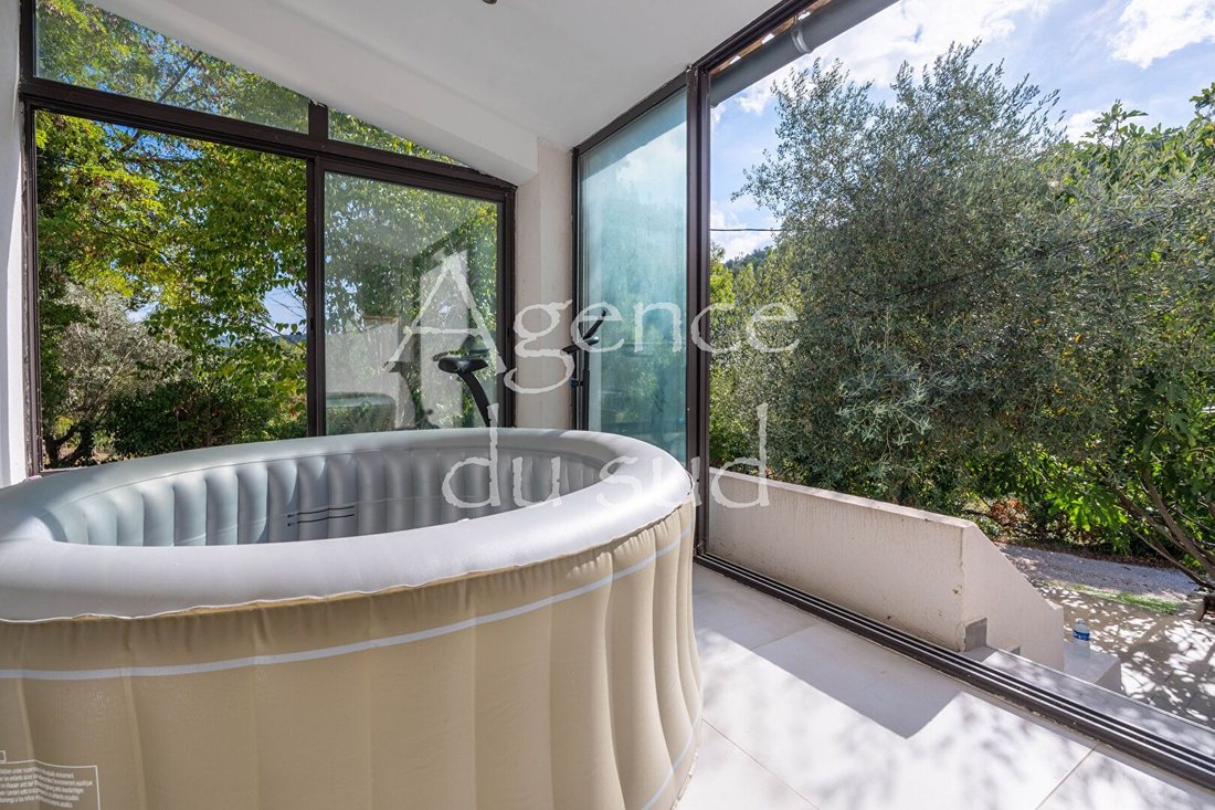 House in Saint-Zacharie, Provence-Alpes-Côte d'Azur, France 4 - 18989424
