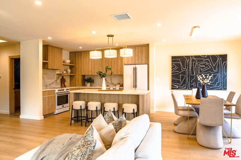 Culver City, California, United States 4 - 18988065