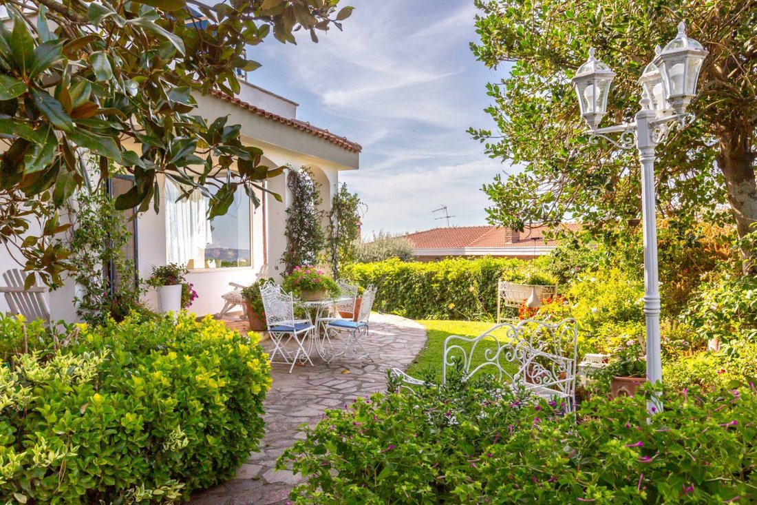Villa in Trevignano Romano, Lazio, Italy 1 - 18809287