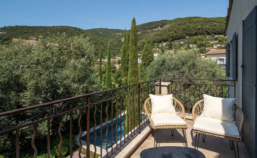 Villa à Tourrettes-sur-Loup, Provence-Alpes-Côte d'Azur, France 1