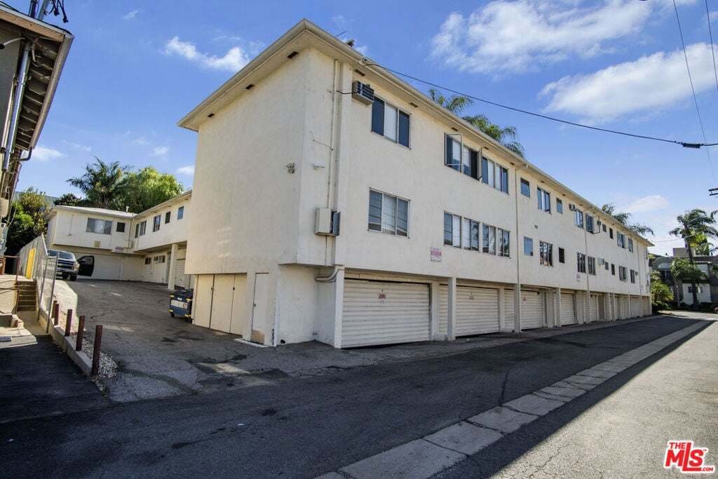 Los Angeles, California, United States 5 - 18988052