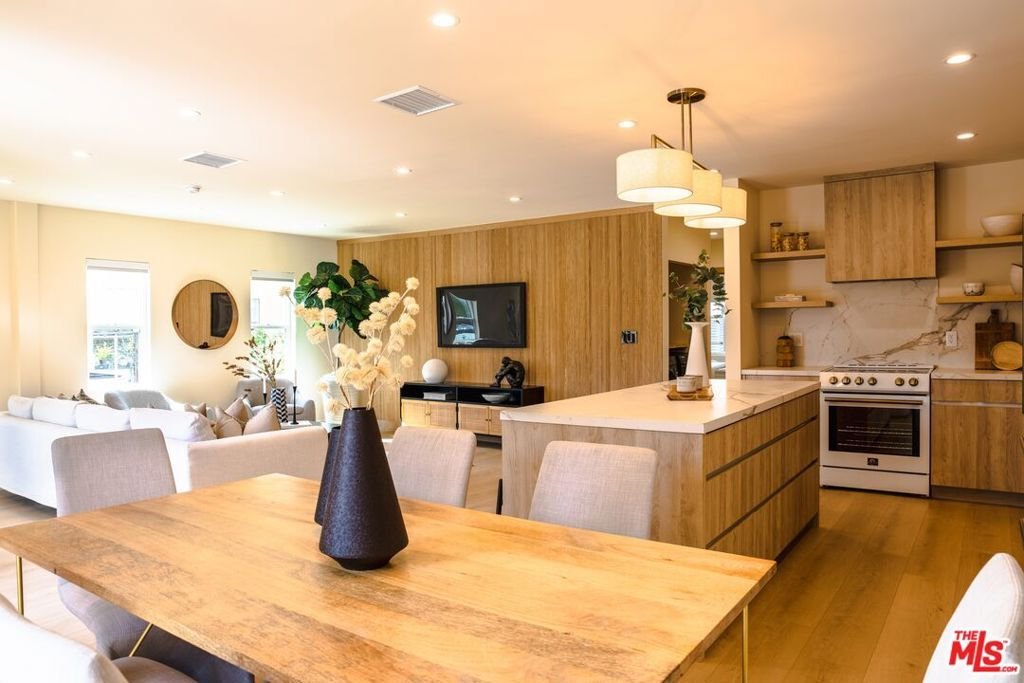 Culver City, California, United States 3 - 18988065