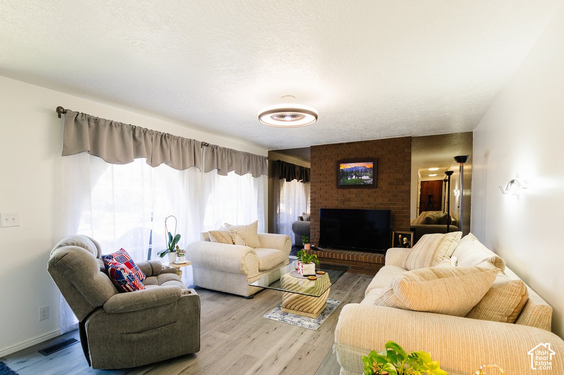 West Valley City, Utah, United States 5 - 18989682