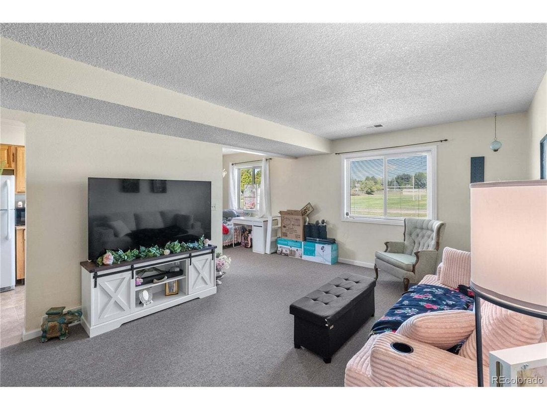Longmont, Colorado, United States 3 - 18987724