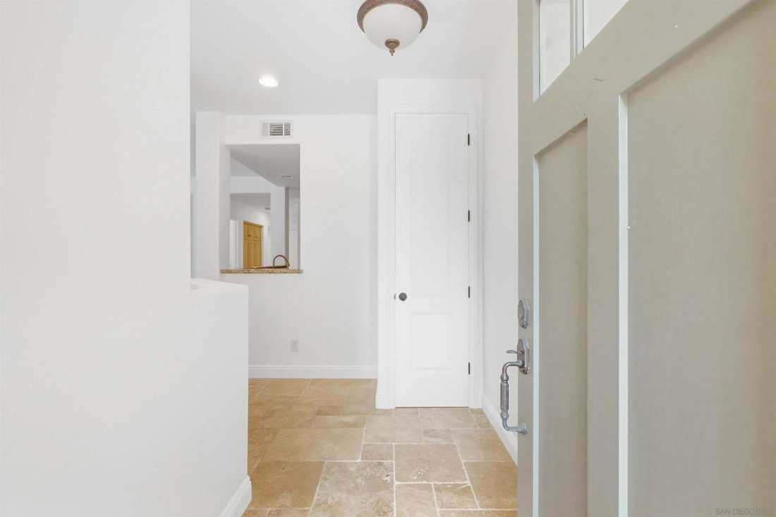 Condo in San Diego, California, United States 3 - 18989023