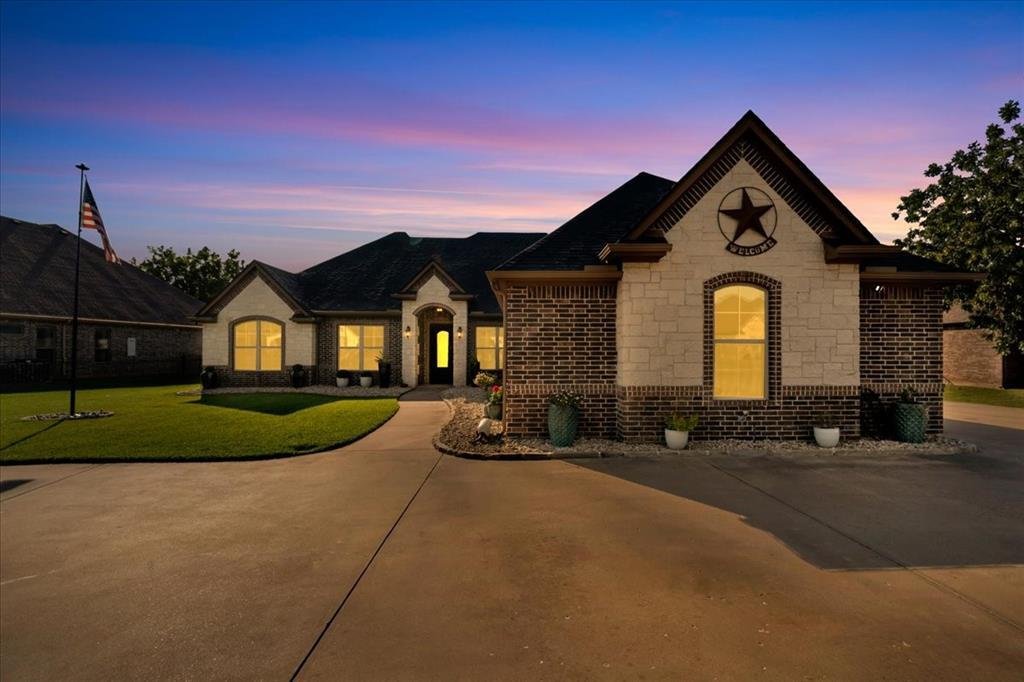 House in Granbury, Texas, United States 2 - 18988628