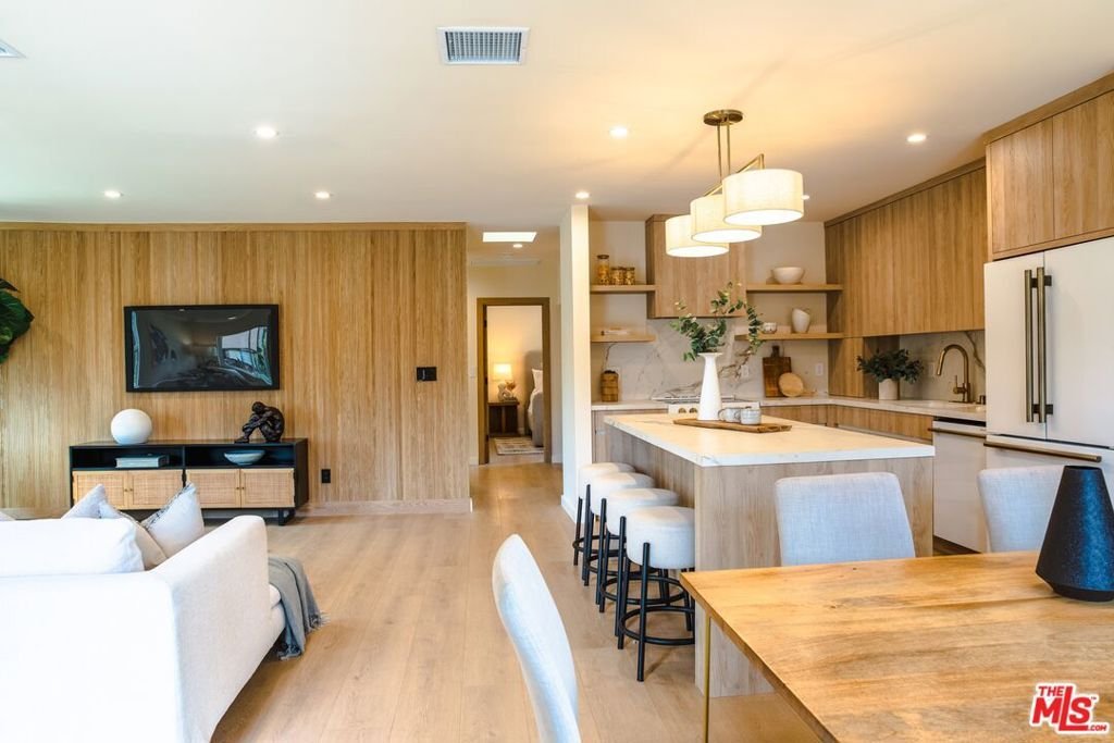 Culver City, California, United States 2 - 18988065