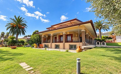 Villa in Martinsicuro, Abruzzo, Italy 1