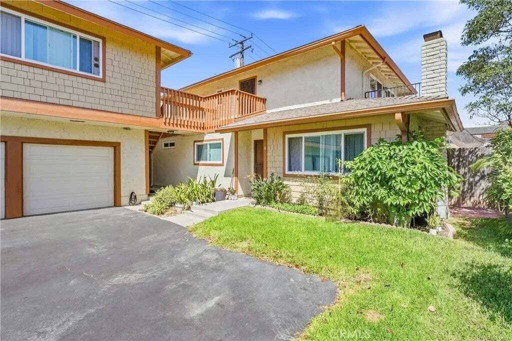 Costa Mesa, California, United States 5 - 18988982