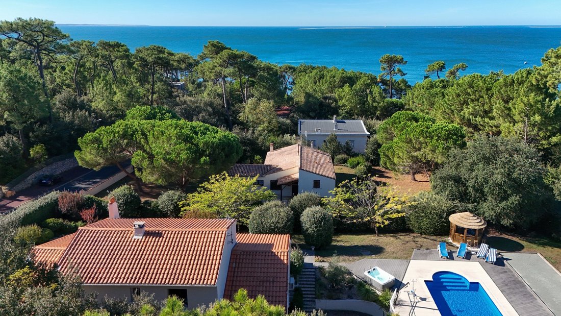 House in Saint-Palais-sur-Mer, Nouvelle-Aquitaine, France 1 - 18987458