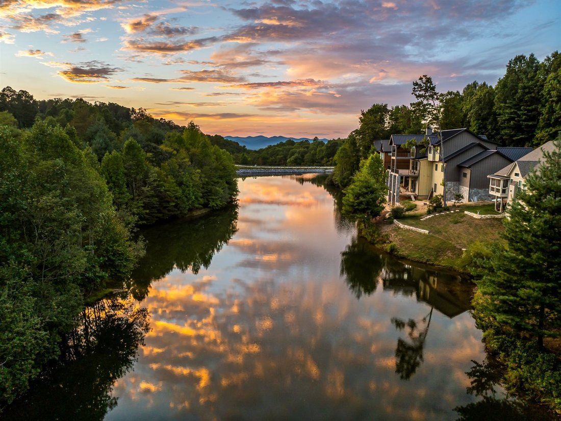 House in Hendersonville, North Carolina, United States 3 - 18990486