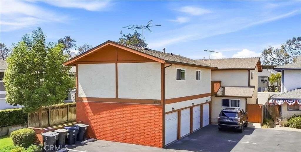 Costa Mesa, California, United States 2 - 18988974