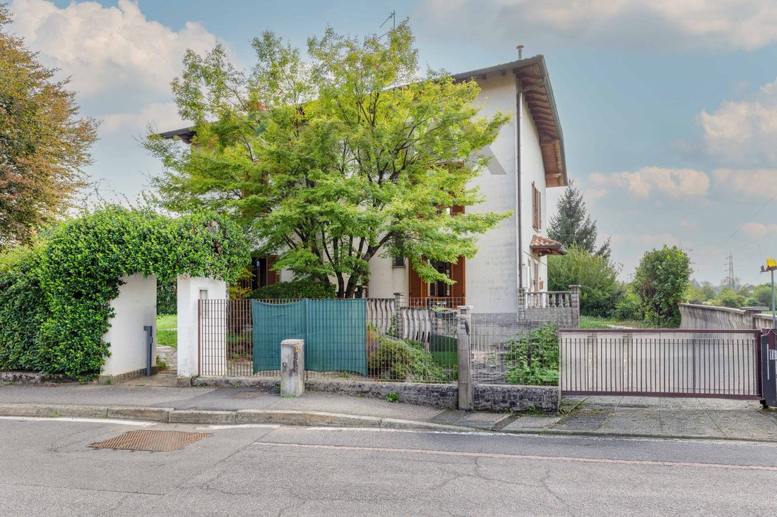 Villa in Tregasio, Lombardy, Italy 4 - 18990380