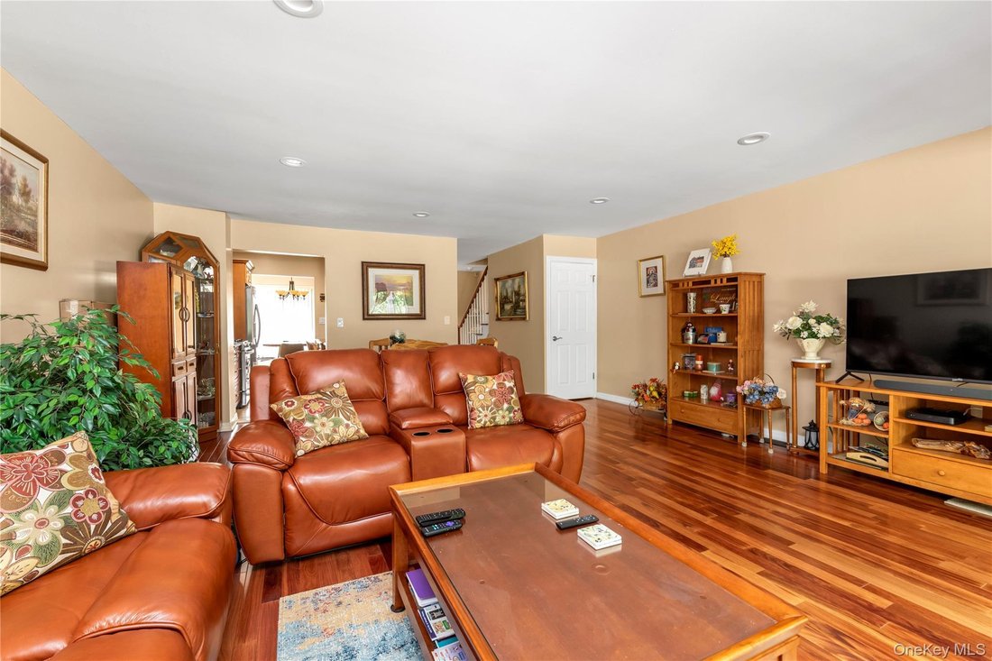 Condo in Merrick, New York, United States 2 - 18989278