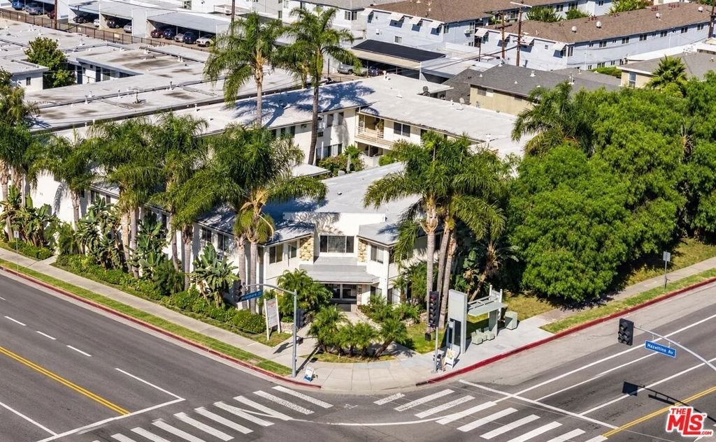 Los Angeles, California, United States 1 - 18988052