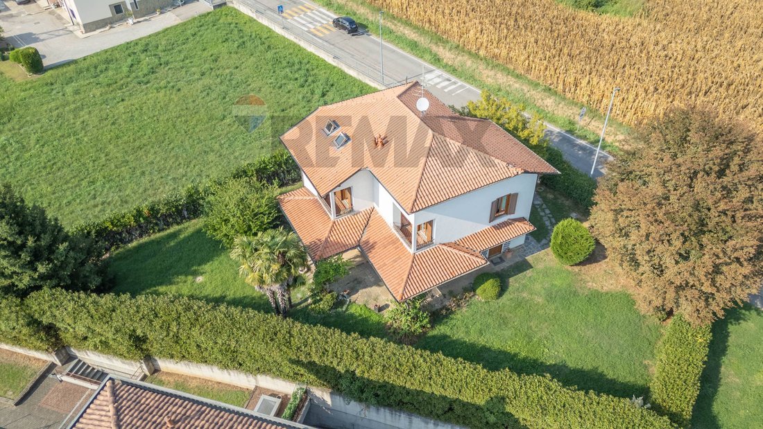 Villa in Tregasio, Lombardy, Italy 2 - 18990380