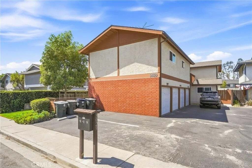 Costa Mesa, California, United States 3 - 18988974