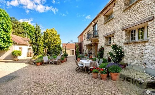 Maison à Montfort-l'Amaury, Île-de-France, France 1