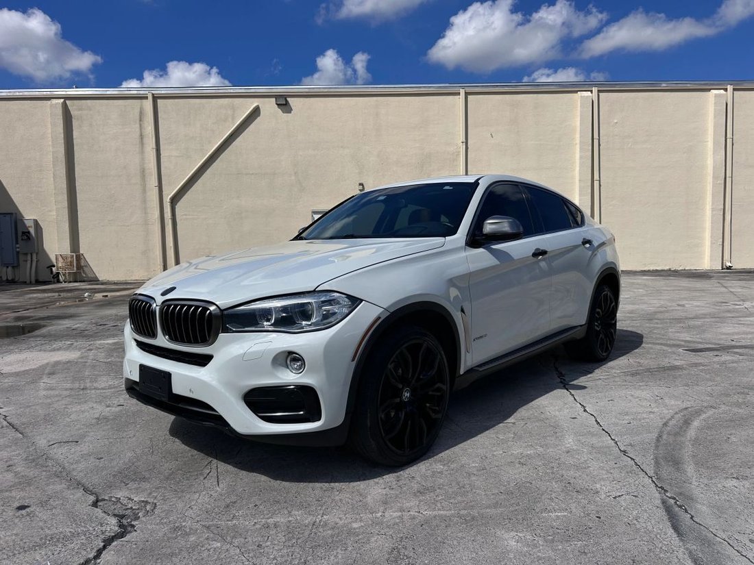 Suv in Hollywood, FL, United States 1 - 18990157