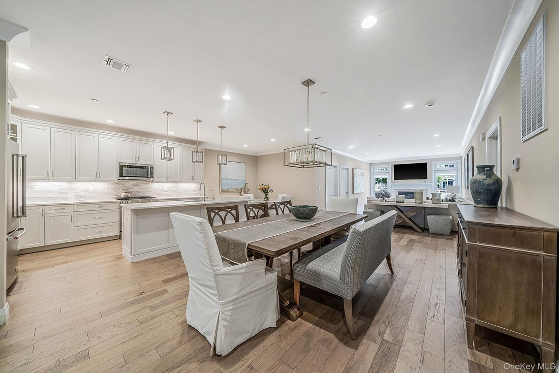 Condo in Plainview, New York, United States 4 - 18989362